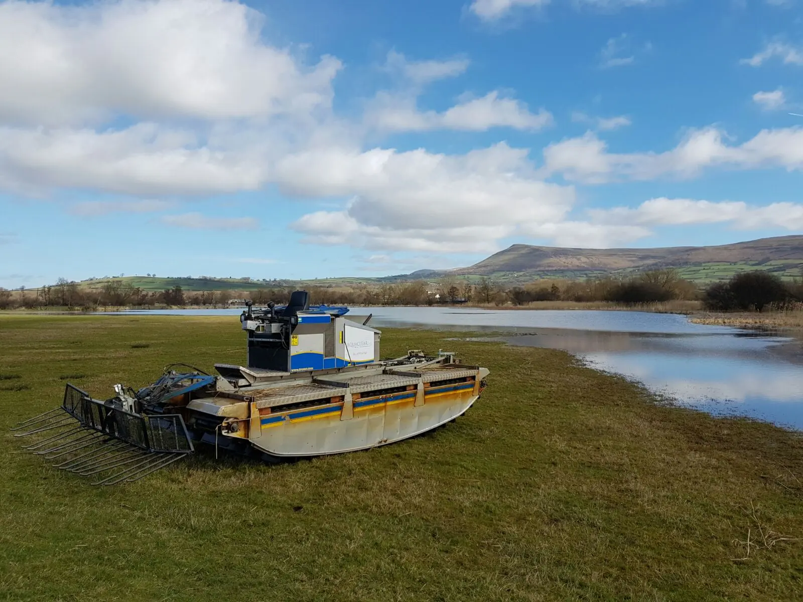 Aquaclear using a Truxor amphibious machine